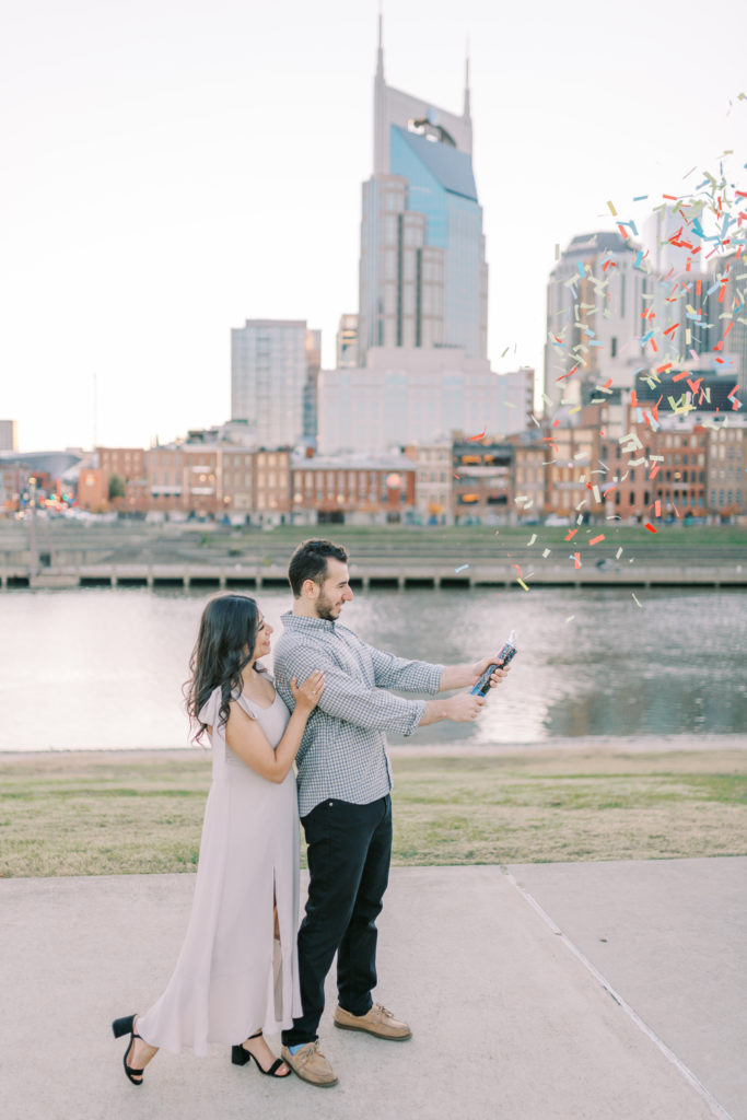 downtown-nashville-engagement-session-with-confetti