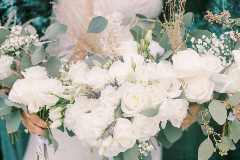 bridal-flower-bouquets-at-downtown-nashville-wedding
